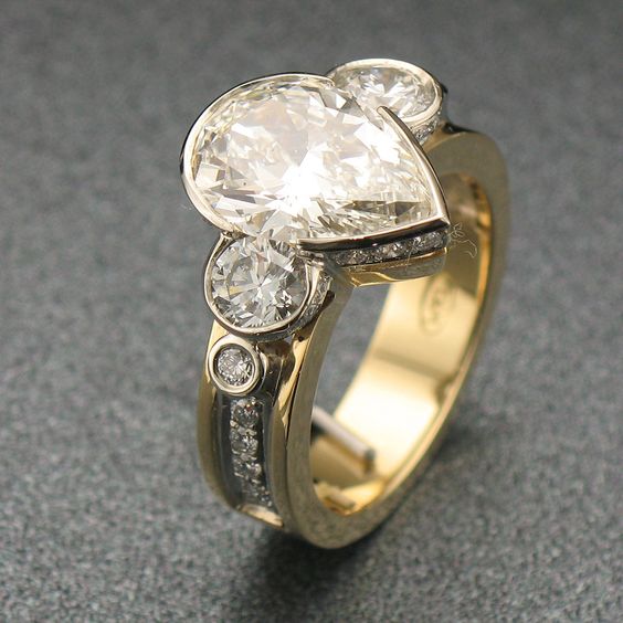 Beautiful Gold Ring with Unique Style
