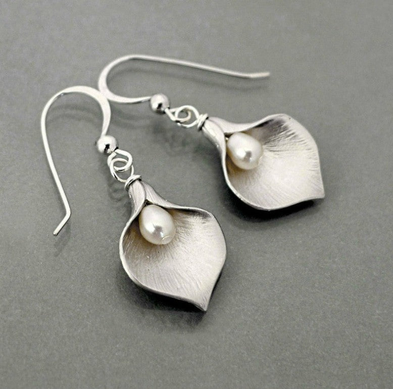 Charming Pearl Earring for Any Occasion