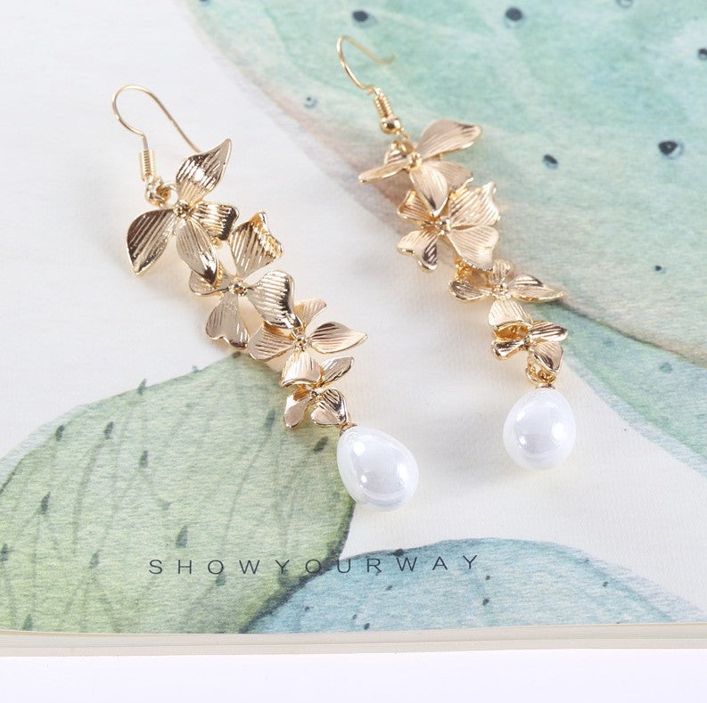 Classic Gold Earring with Timeless Appeal