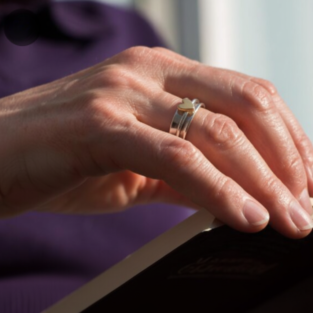 Classic Gold Ring with Timeless Appeal