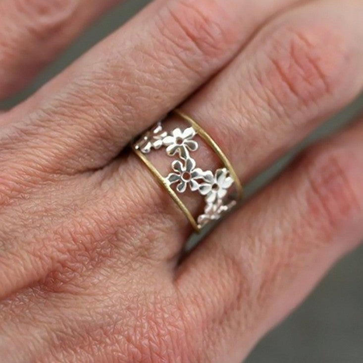 A Stunning Gold Ring for Daily Wear
