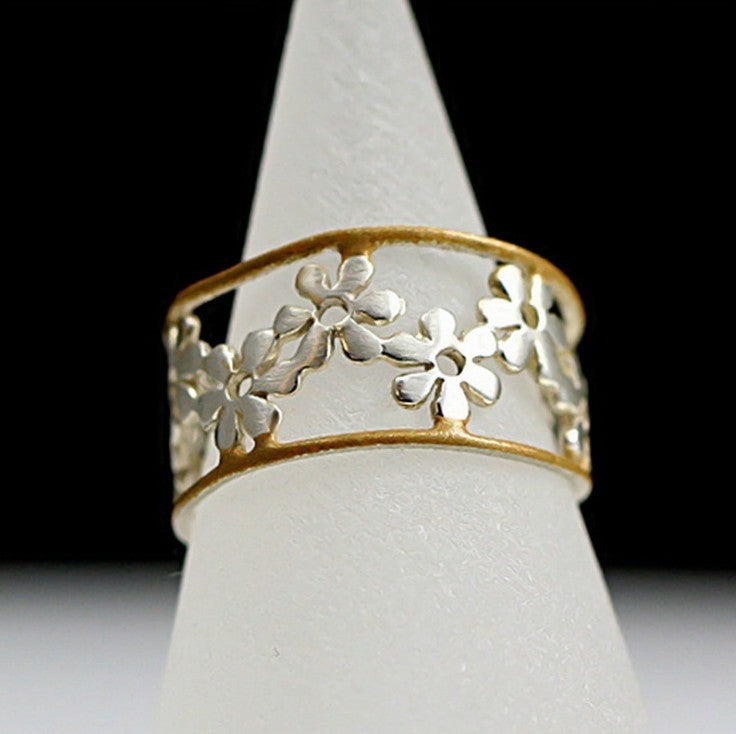 A Stunning Gold Ring for Daily Wear