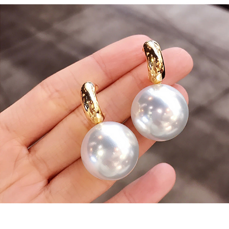 Charming Pearl Earring for Any Occasion