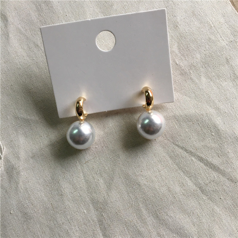 Charming Pearl Earring for Any Occasion