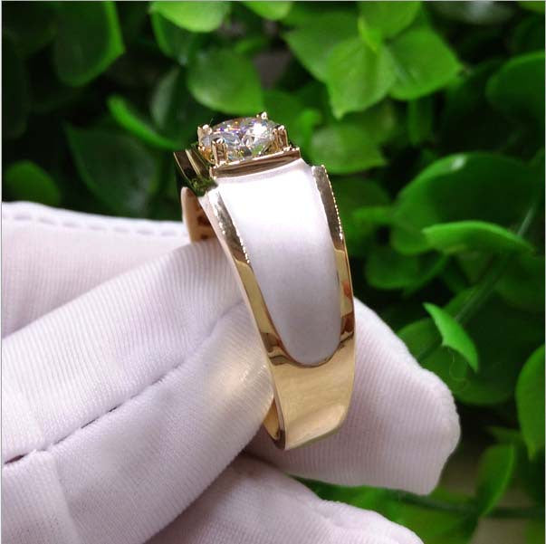 Classic Gold Ring with Timeless Appeal