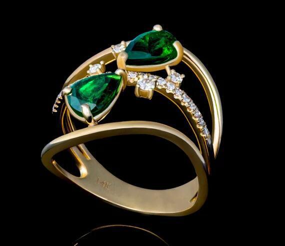 Romantic Gold Ring for Special Moments