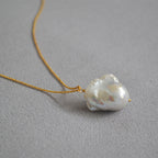 Beautiful Pearl Necklace with Unique Style