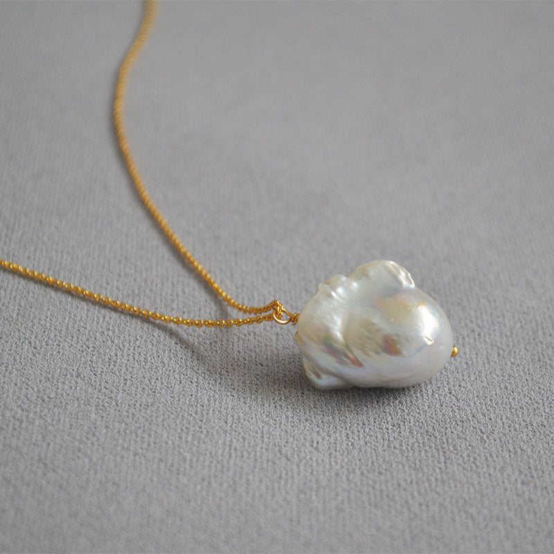 Beautiful Pearl Necklace with Unique Style