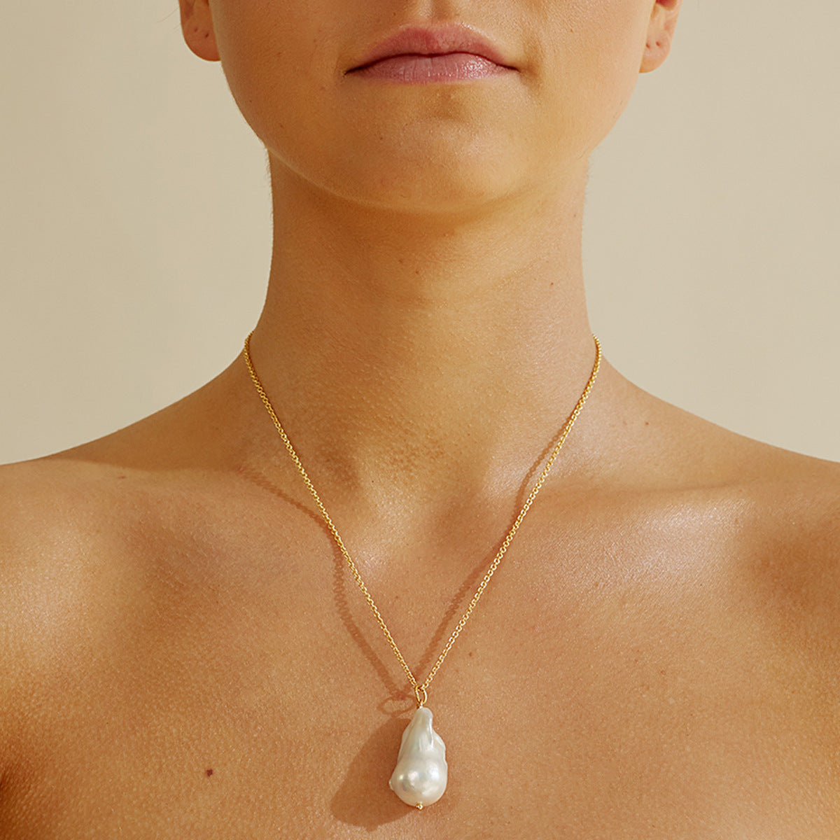 Beautiful Pearl Necklace with Unique Style