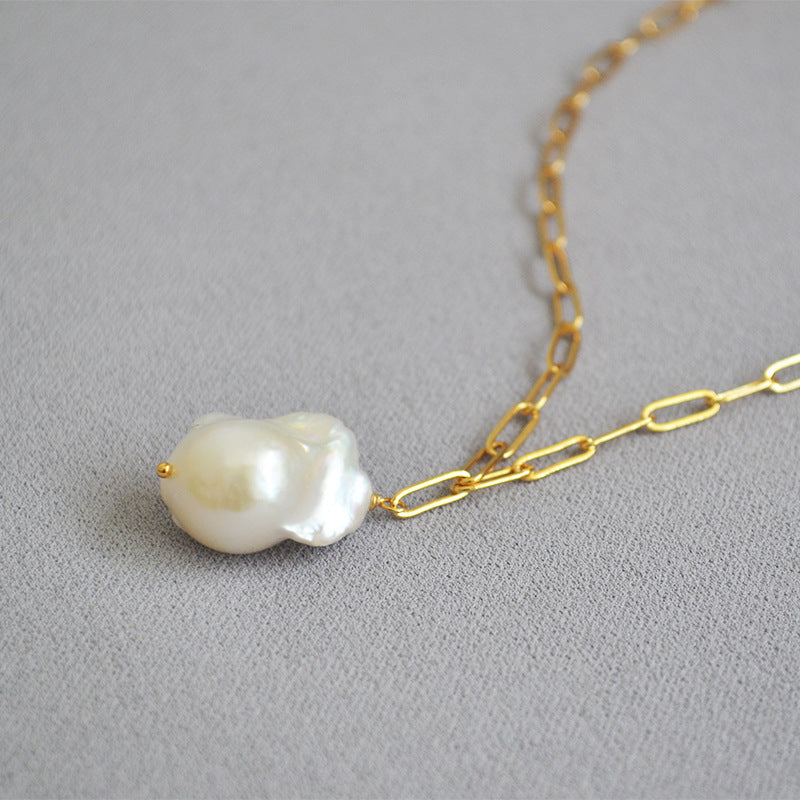 Beautiful Pearl Necklace with Unique Style