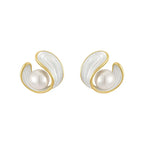 Romantic Gold Earring for Special Moments