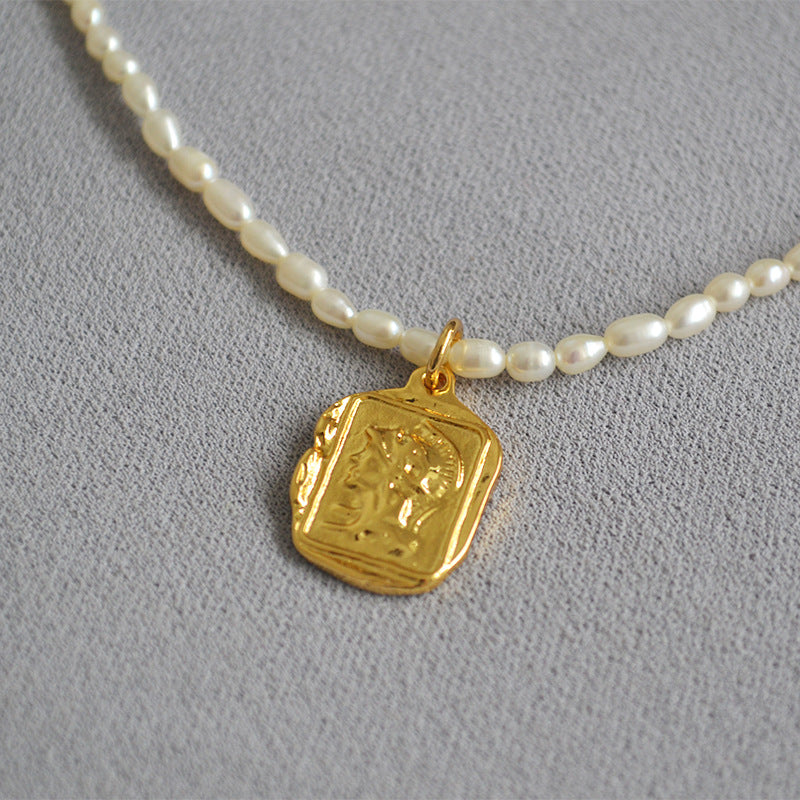 Beautiful Gold Necklace with Unique Style