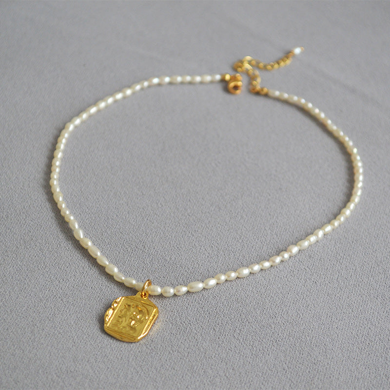 Beautiful Gold Necklace with Unique Style