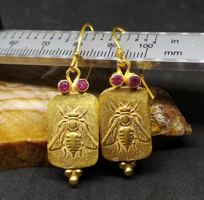 Charming Gold Earring for Any Occasion