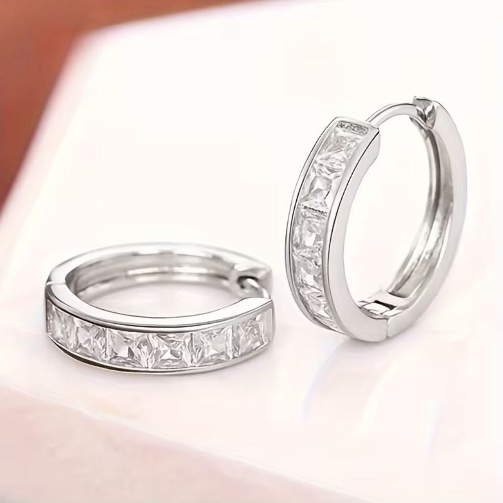 Charming Silver Earring for Any Occasion