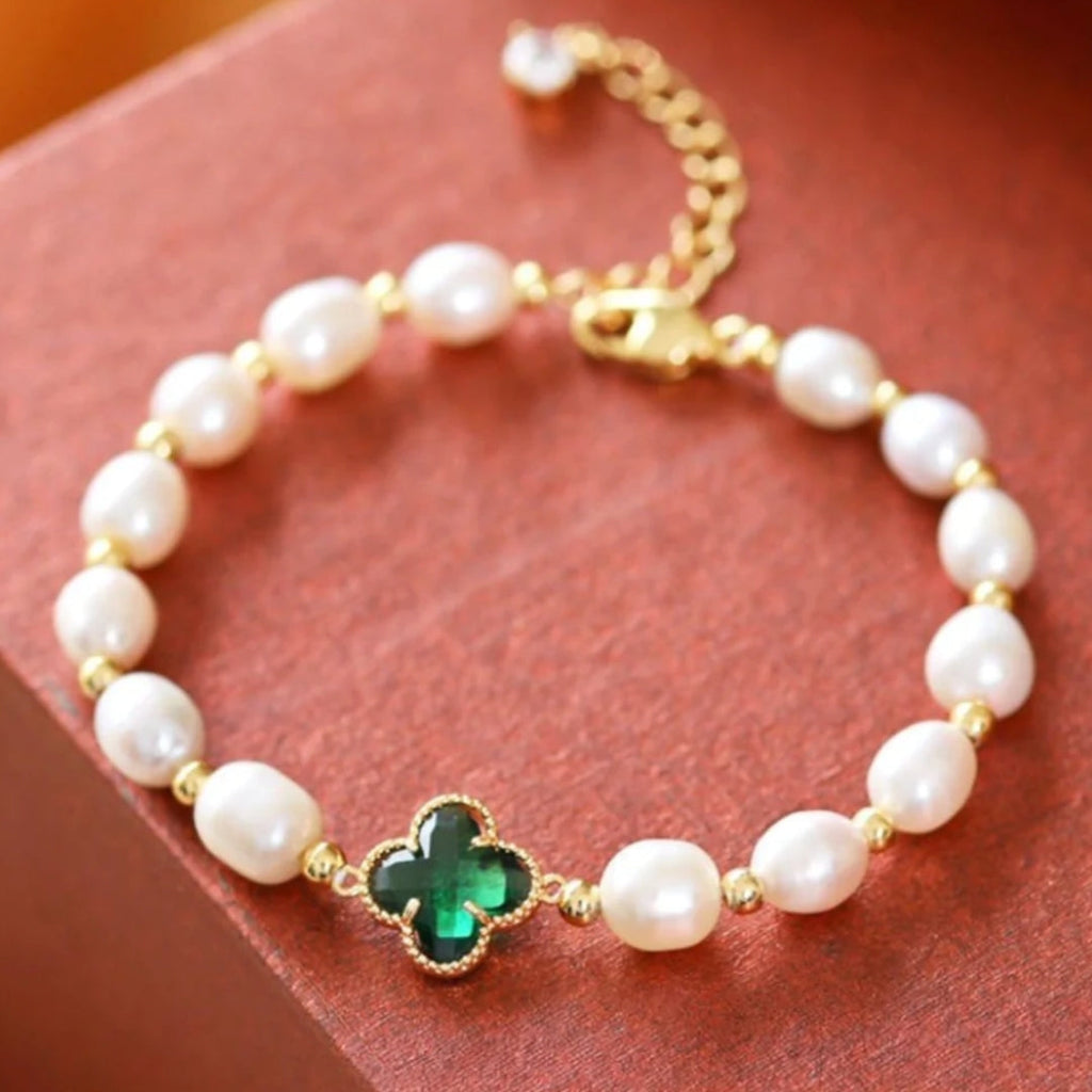A Charming Pearl Bracelet for Any Occasion