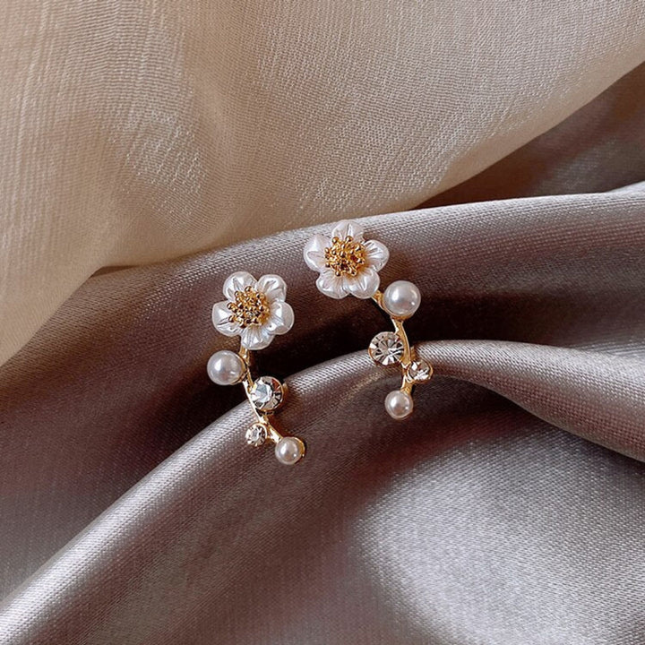 Beautiful Pearl Earring with Unique Style