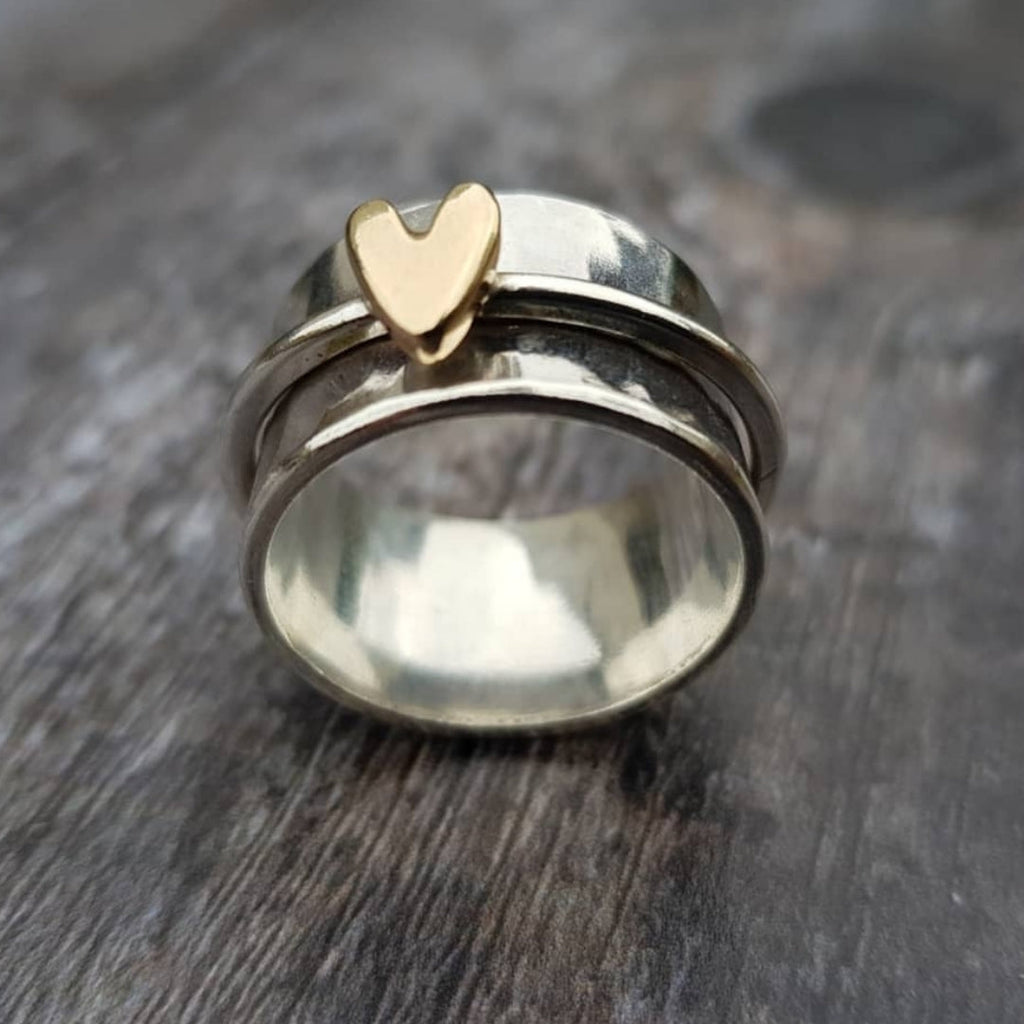 Classic Gold Ring with Timeless Appeal