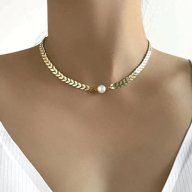 Beautiful Gold Necklace with Unique Style