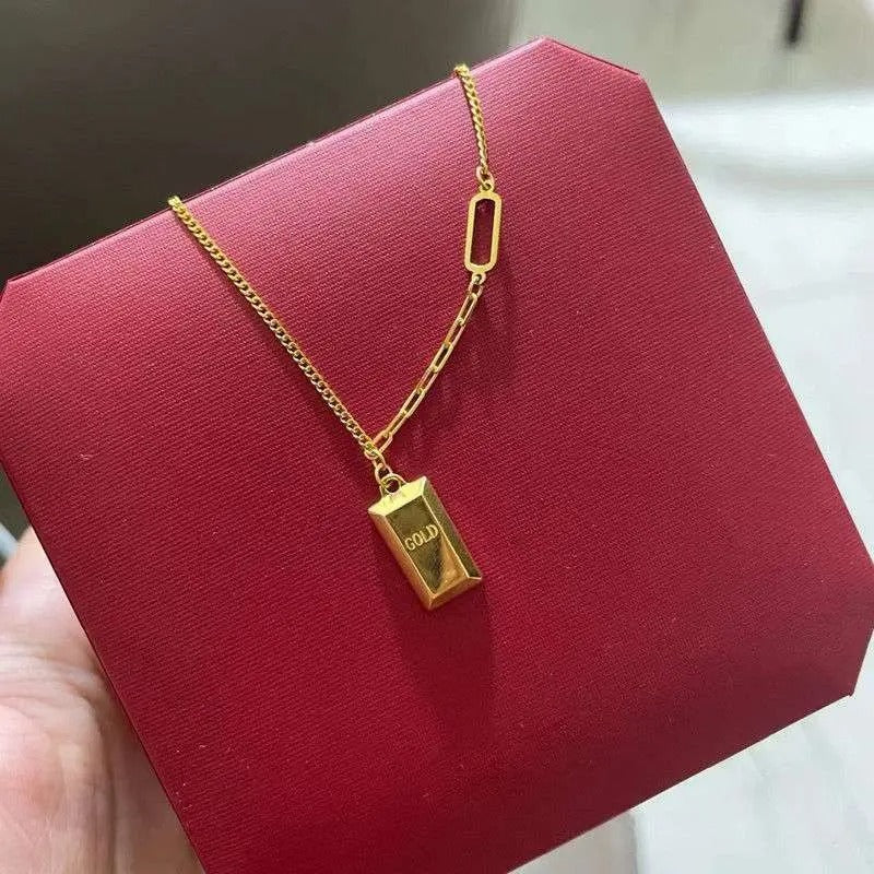 Beautiful Gold Necklace with Unique Style