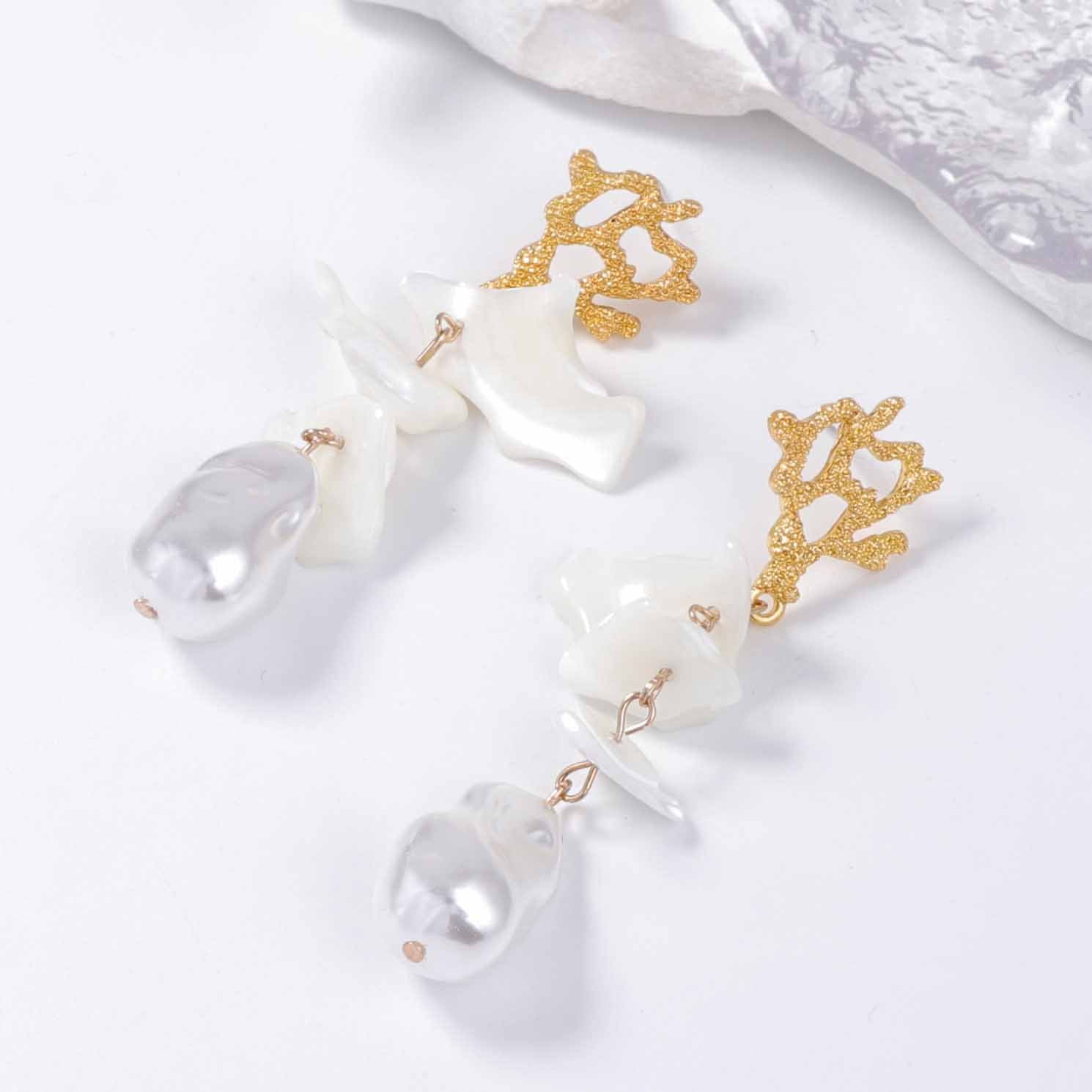 Beautiful Pearl Earring with Unique Style