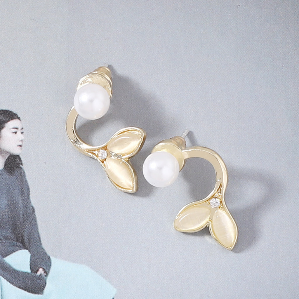 Charming Pearl Earring for Any Occasion