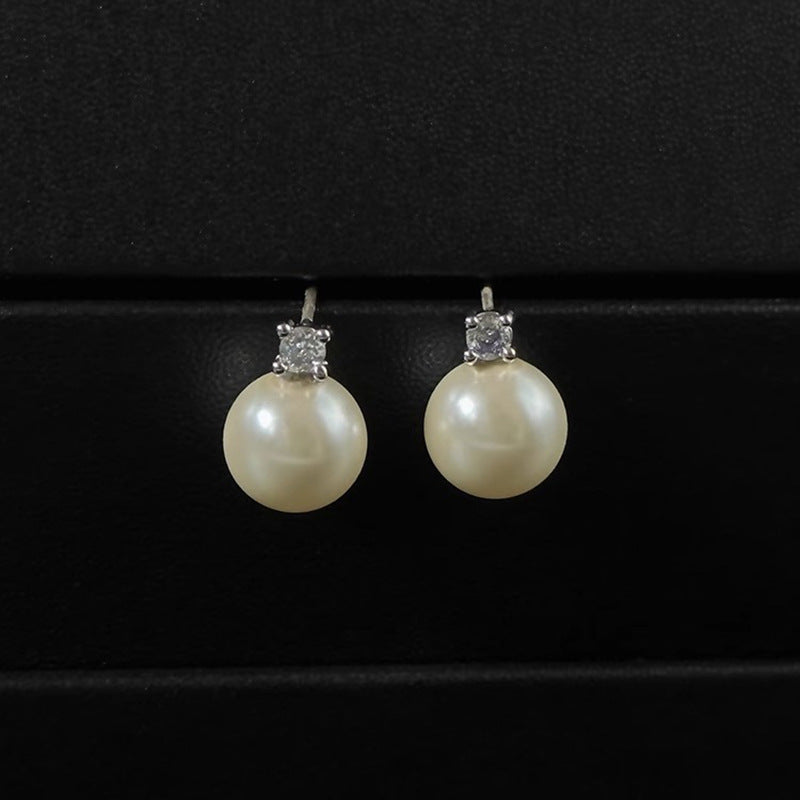 Beautiful Pearl Earring with Unique Style