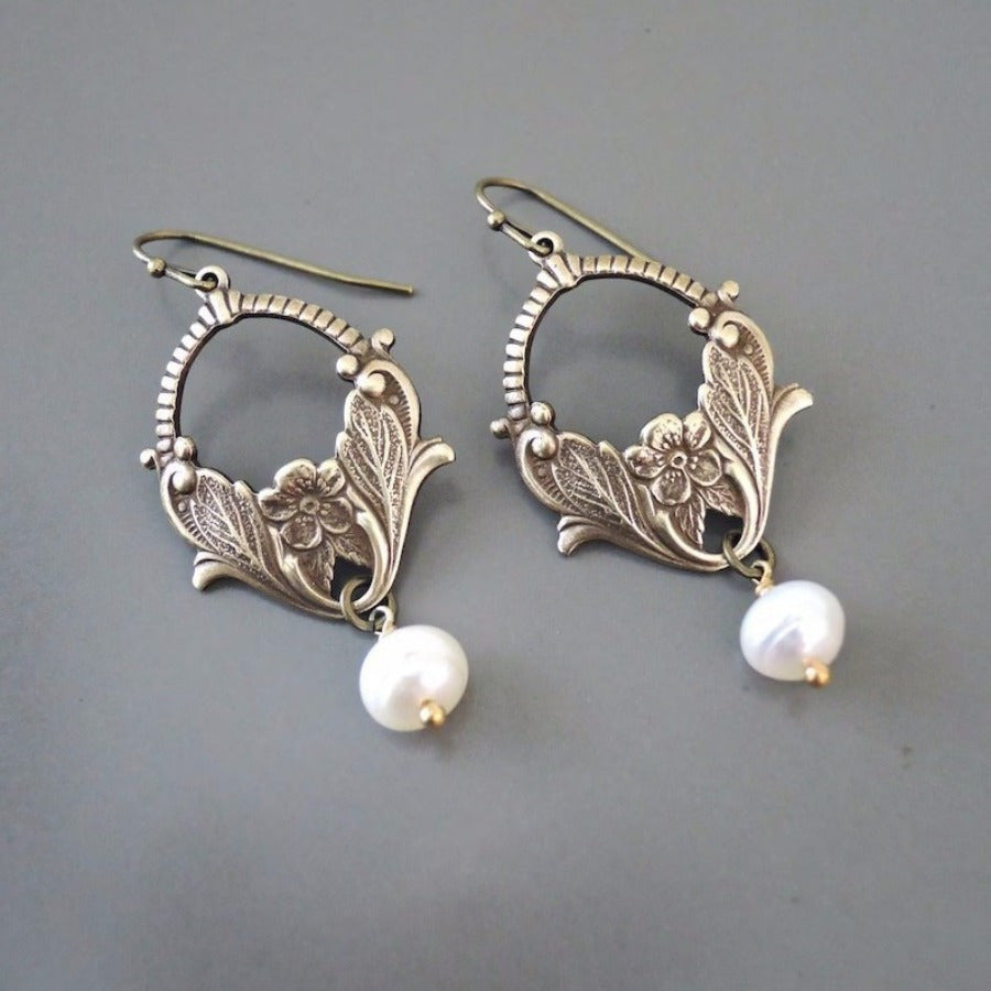 Romantic Pearl Earring for Special Moments
