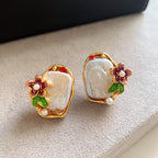 A Beautiful Pearl Earring with Unique Style