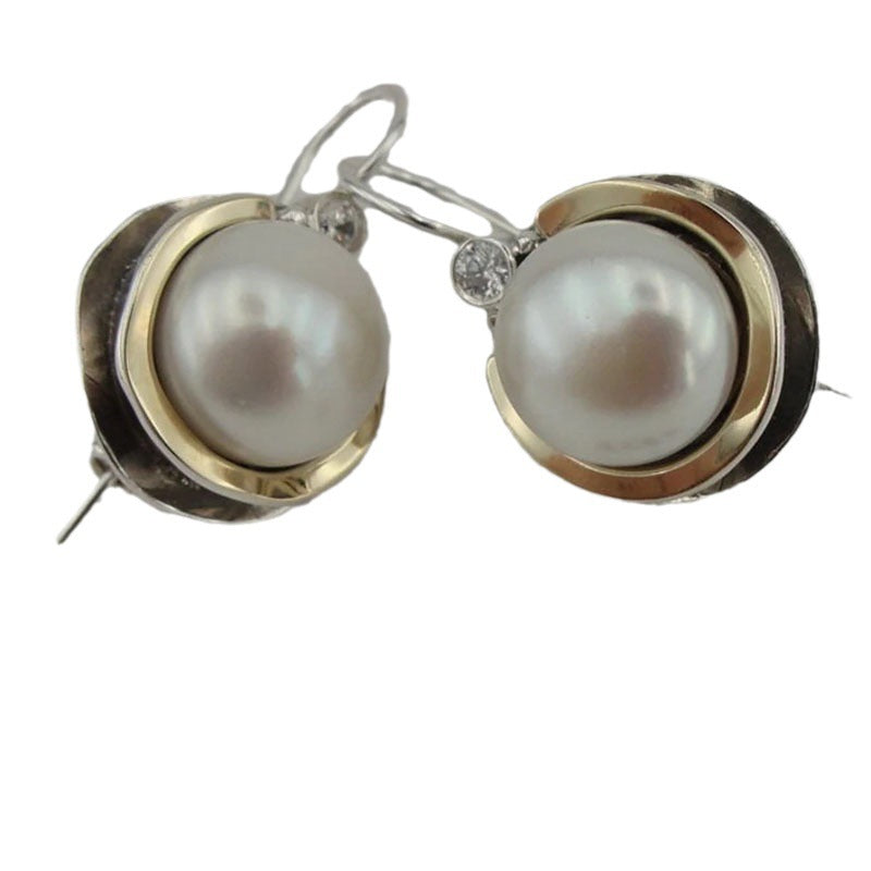Beautiful Pearl Earring with Unique Style