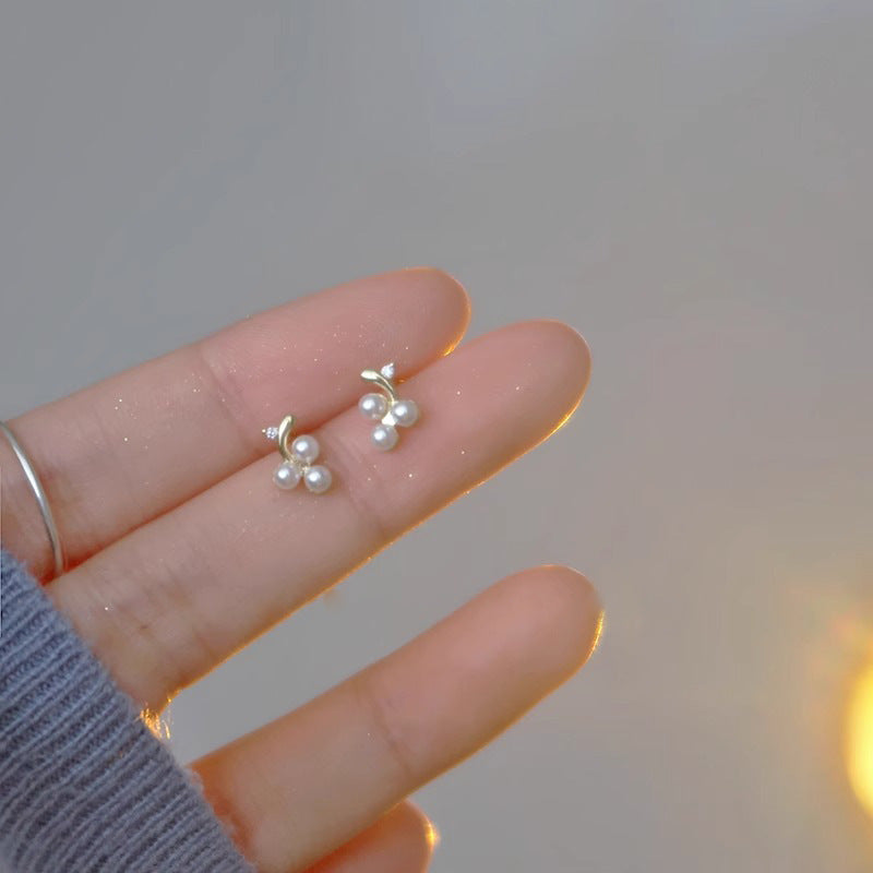 Beautiful Pearl Earring with Unique Style