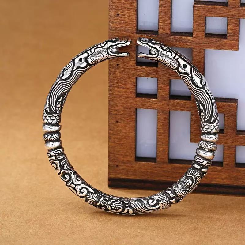 Beautiful Bracelet with Unique Style