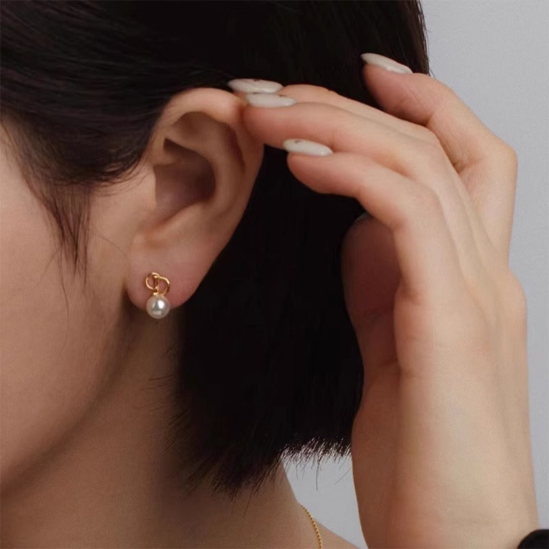 Charming Pearl Earring for Any Occasion