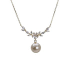 A Beautiful Pearl Necklace with Unique Style