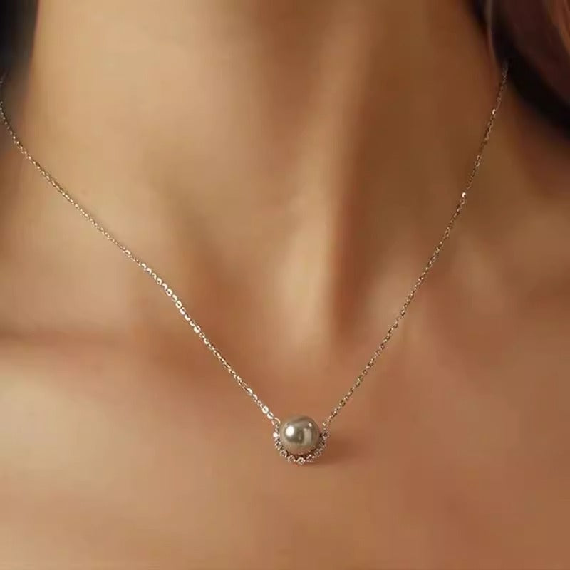 Beautiful Pearl Necklace with Unique Style