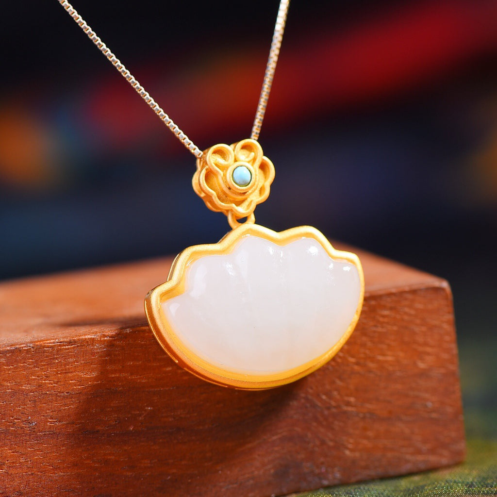 Stunning Silver Necklace for Daily Wear