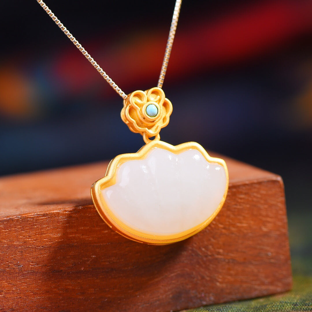 Stunning Silver Necklace for Daily Wear