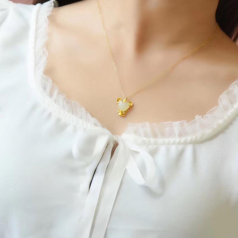 Beautiful Gold Necklace with Unique Style