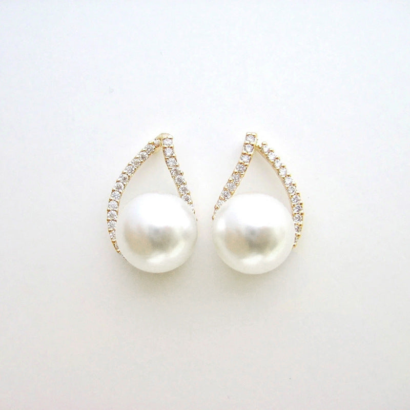 Beautiful Pearl Earring with Unique Style