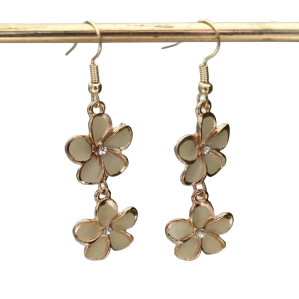 Romantic Gold Earring for Special Moments