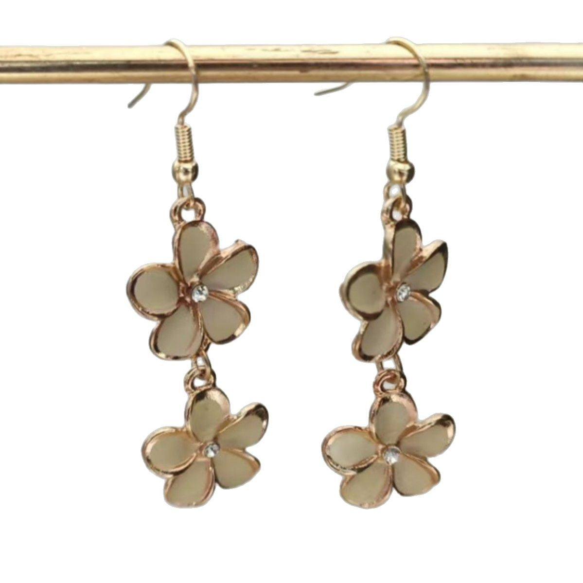 Romantic Gold Earring for Special Moments