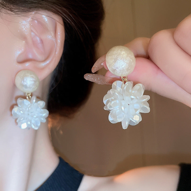 Beautiful Pearl Earring with Unique Style