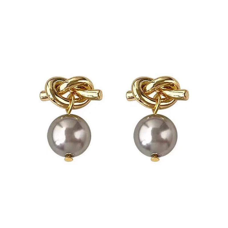 Charming Pearl Earring for Any Occasion