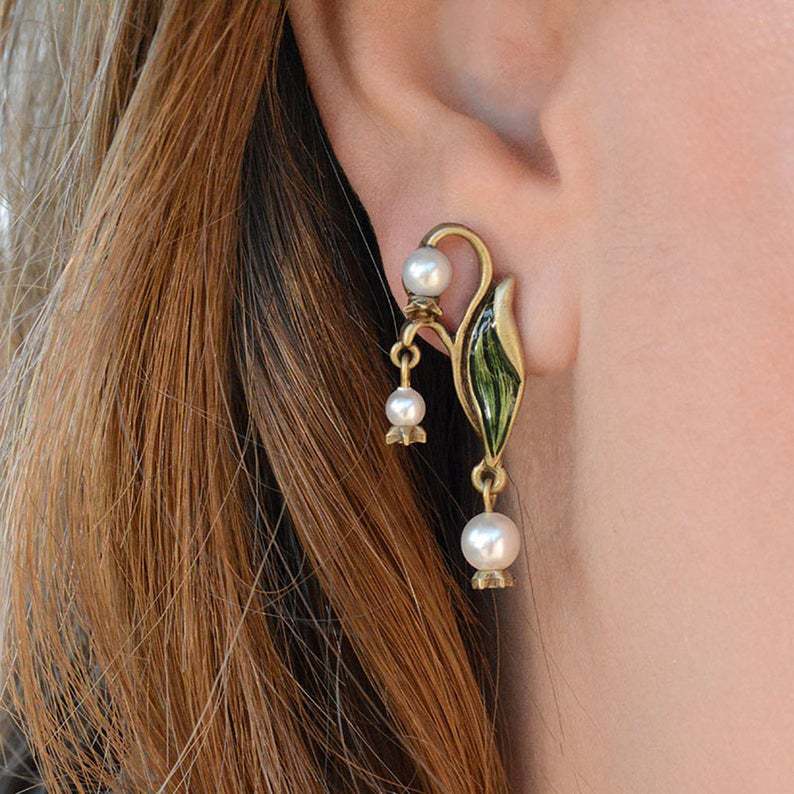 Beautiful Pearl Earring with Unique Style