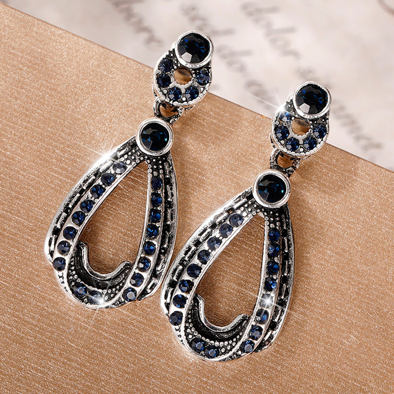 A Charming Earring for Any Occasion