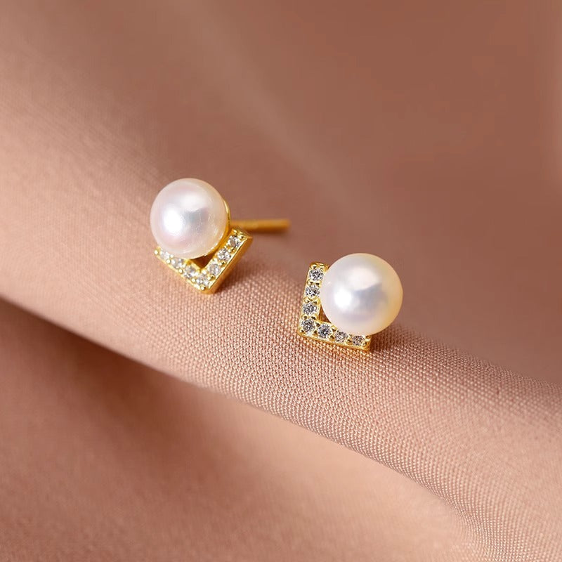 Beautiful Pearl Earring with Unique Style