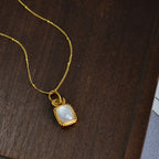 Beautiful Gold Necklace with Unique Style