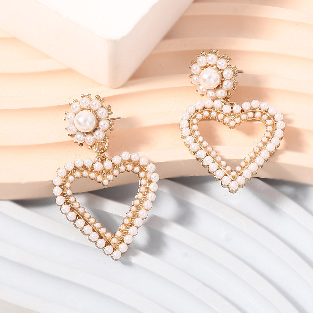 Charming Pearl Earring for Any Occasion