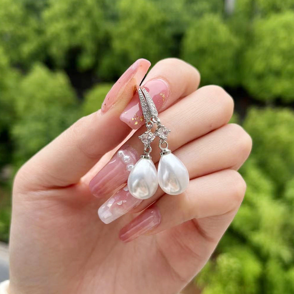 A Charming Pearl Earring for Any Occasion