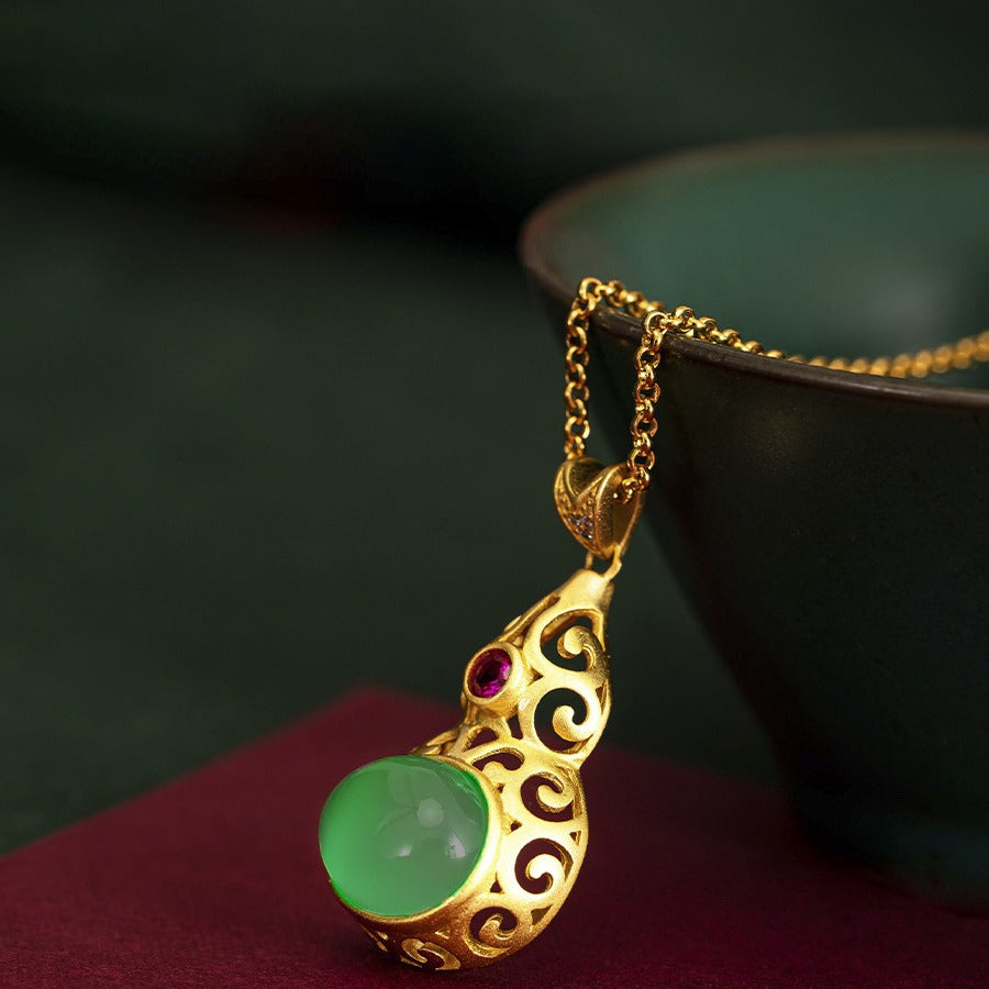 Beautiful Gold Necklace with Unique Style
